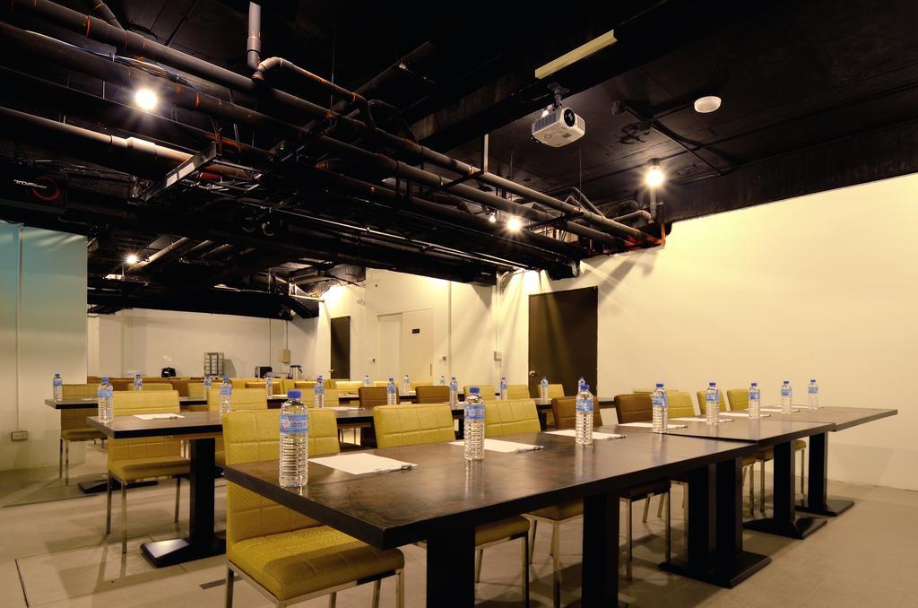 Audi Garden Business Hotel Taoyuan Exterior photo