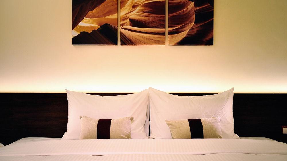 Audi Garden Business Hotel Taoyuan Exterior photo
