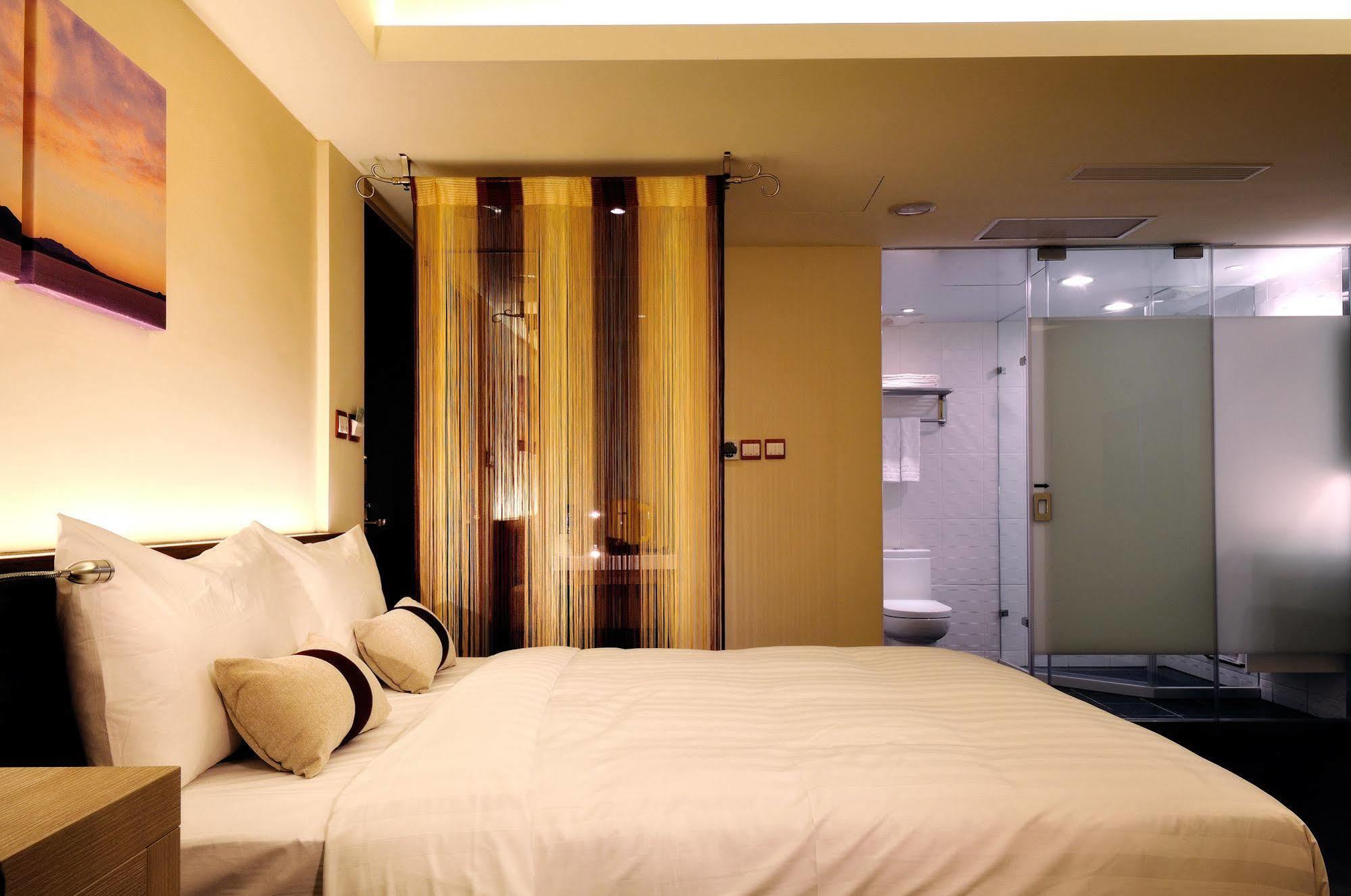Audi Garden Business Hotel Taoyuan Exterior photo